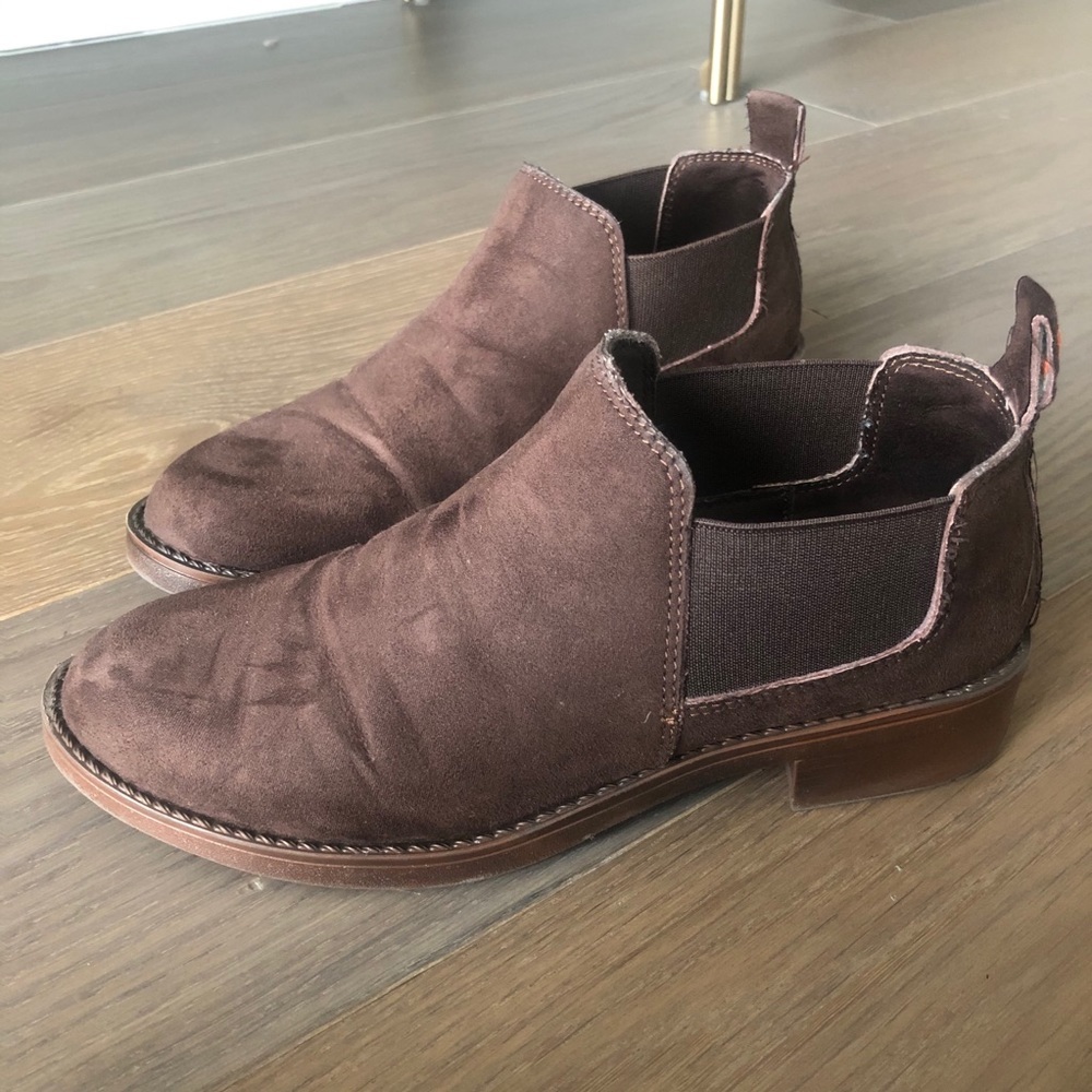 Roebuck & co. Brown suede ankle boots size 6.5 walking causal booties leather
